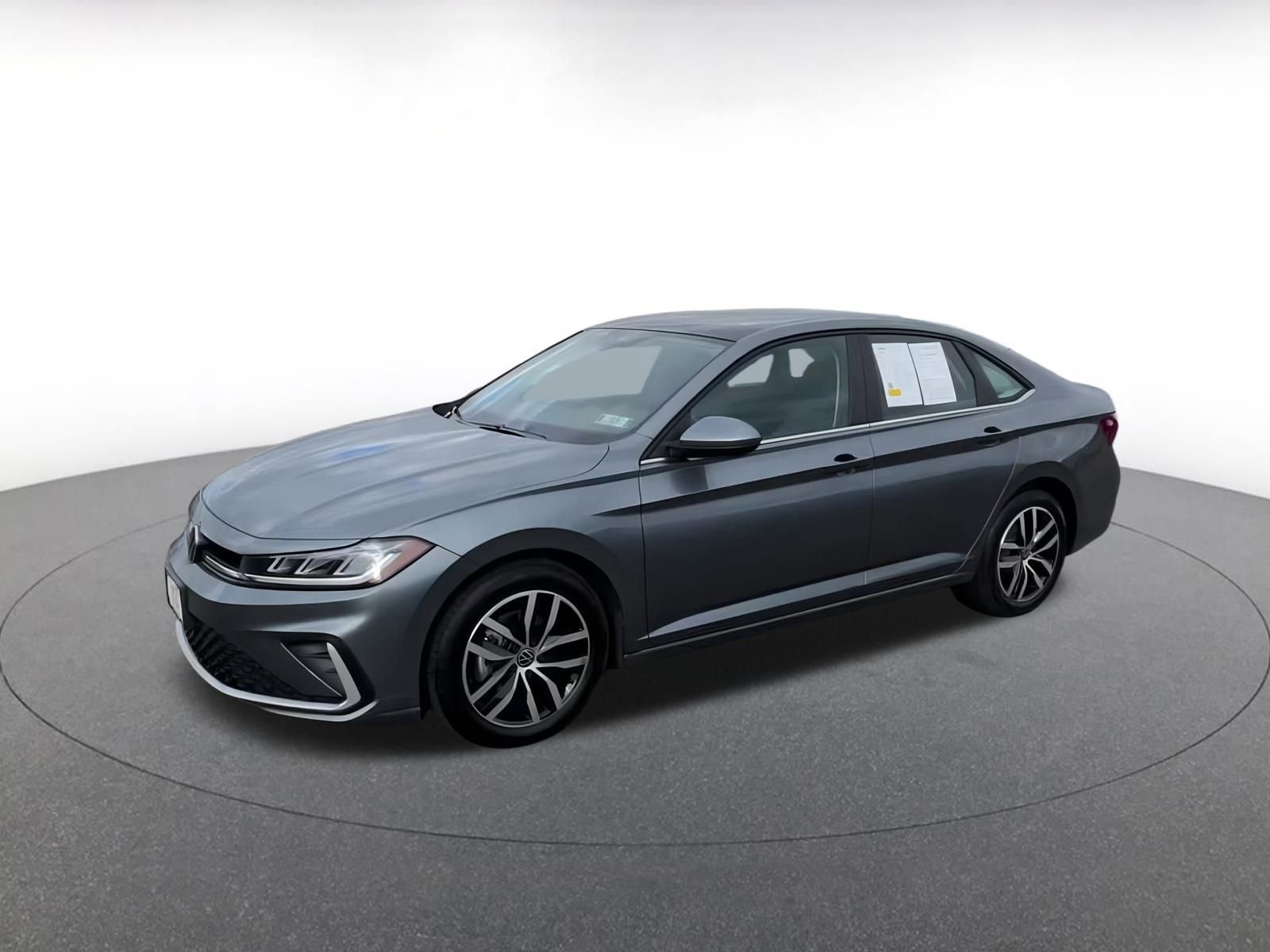 Used 2025 Volkswagen Jetta SE image 8