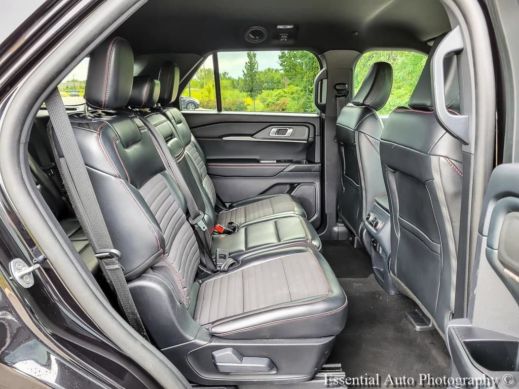 Used 2025 Ford Explorer ST-Line w/ ST-Line Street Pack AWD/4WD image 30