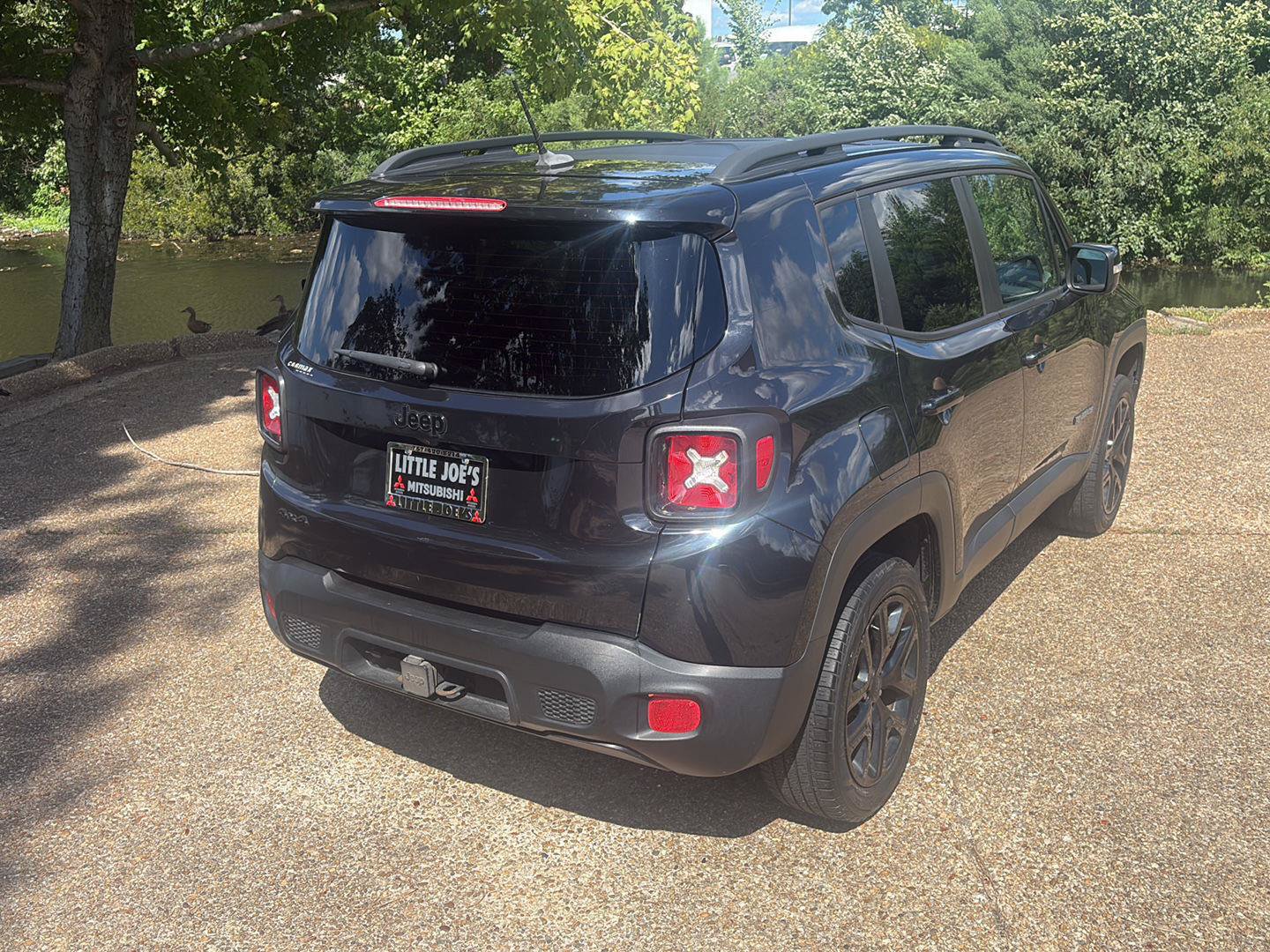 Used 2016 Jeep Renegade Latitude AWD/4WD image 5