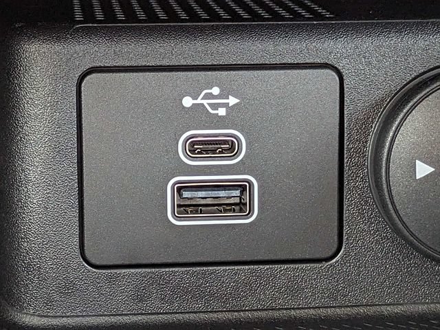 Used 2025 Ford Escape SE FWD image 25