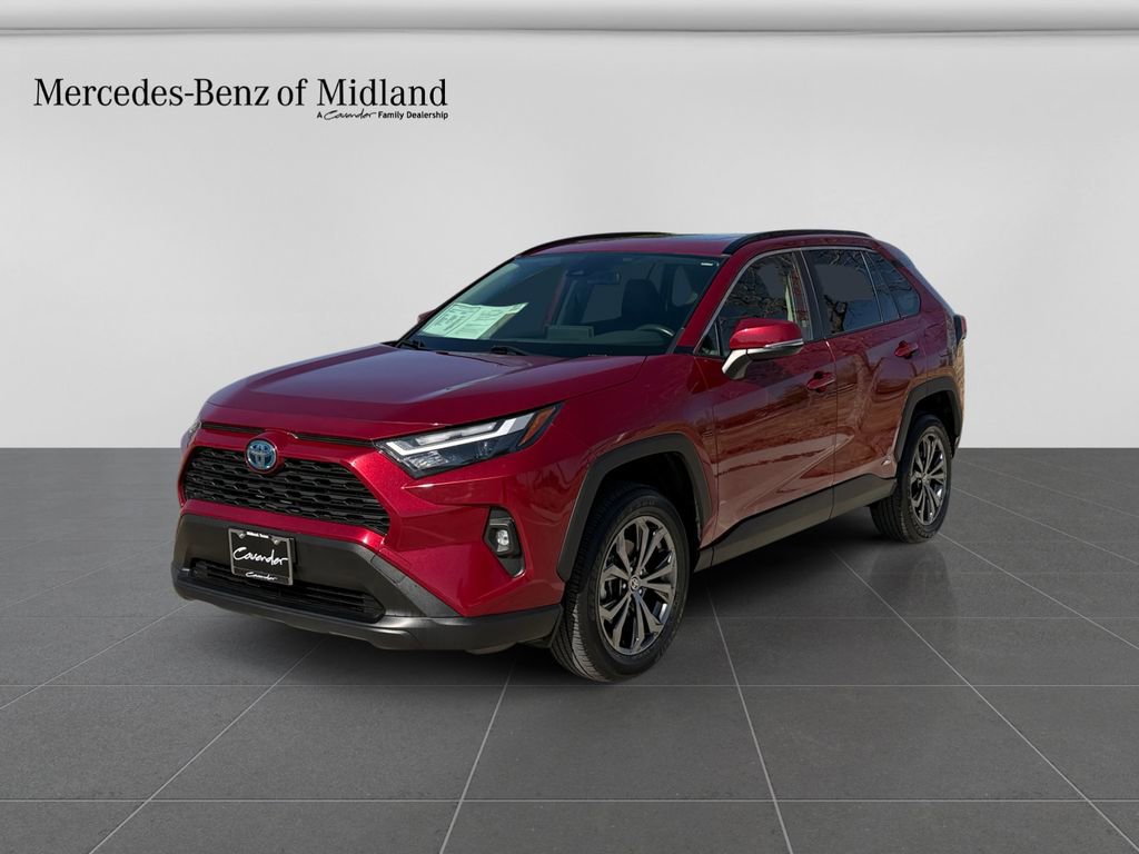 Used 2022 Toyota RAV4 XLE Premium image 3