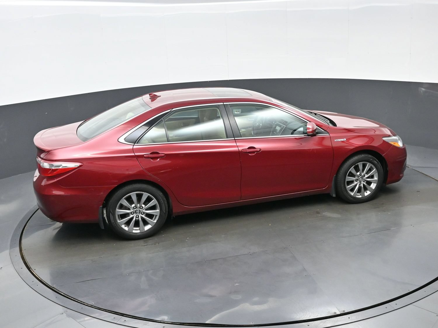 Used 2017 Toyota Camry XLE w/ Moonroof Package FWD image 43
