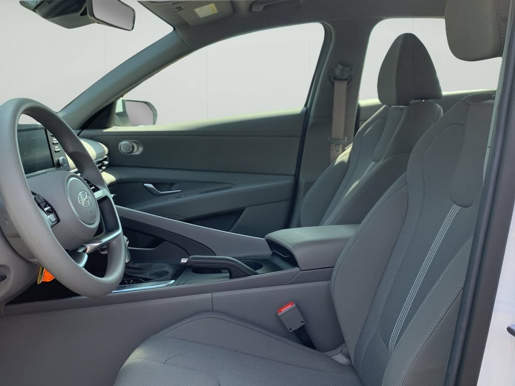 Certified 2026 Hyundai Elantra SE w/ Cargo Package FWD image 14