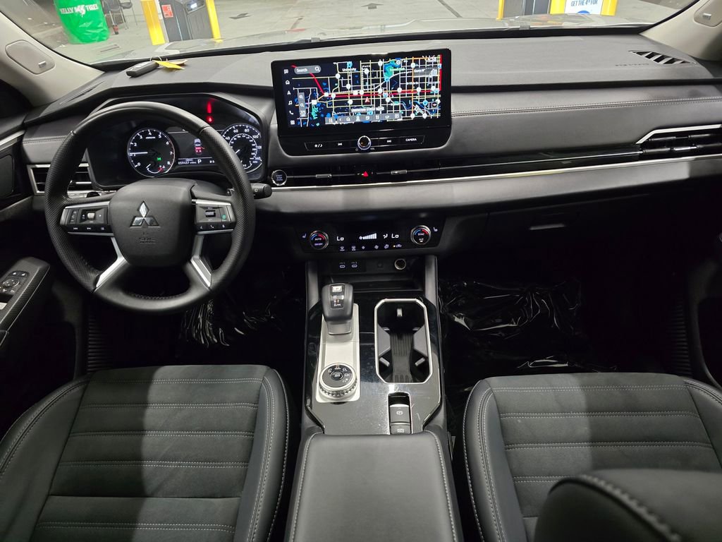 Used 2025 Mitsubishi Outlander SE FWD image 37