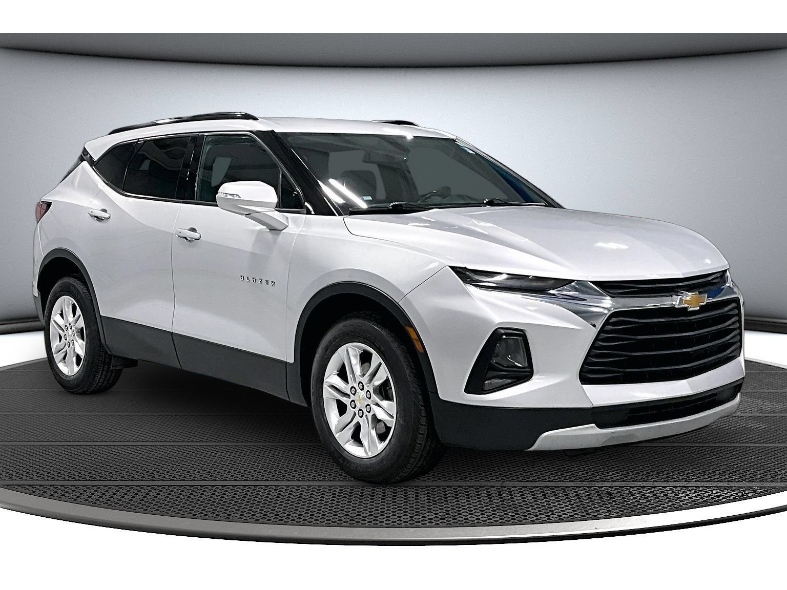 Used 2019 Chevrolet Blazer LT AWD/4WD image 2