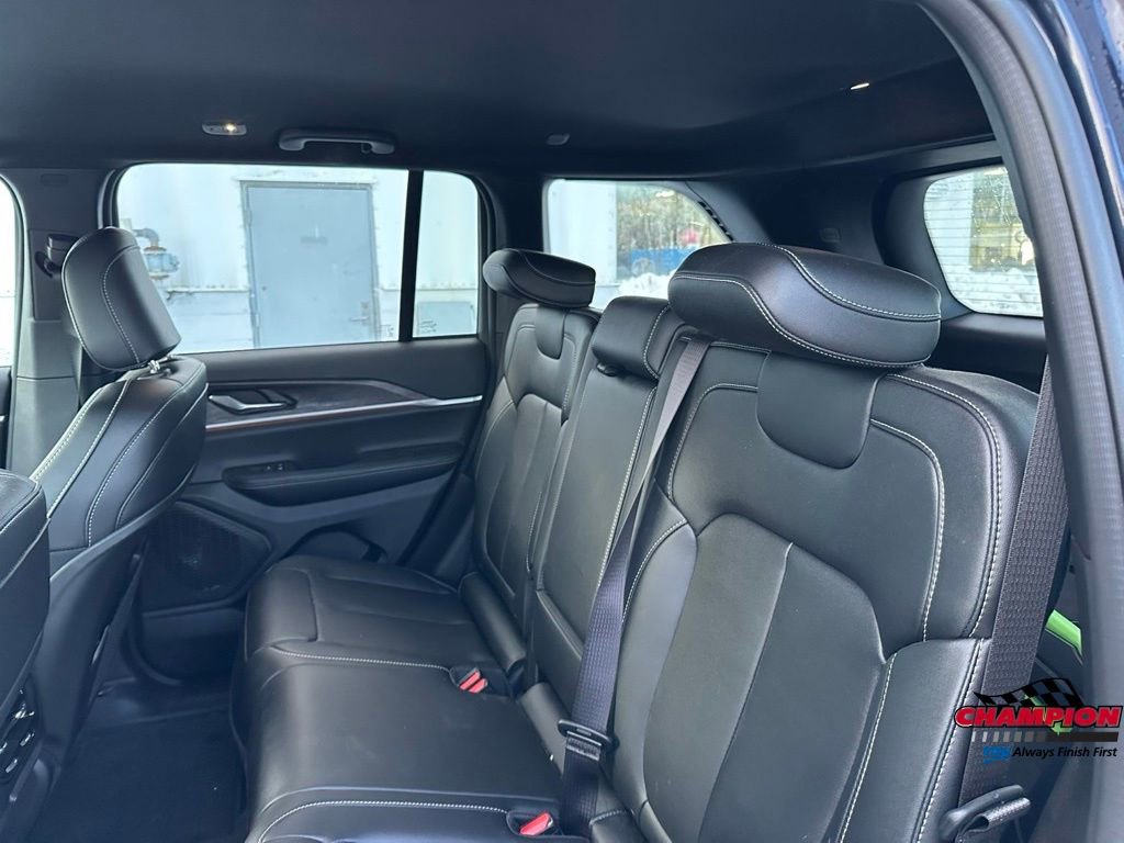 Used 2024 Jeep Grand Cherokee Limited image 24