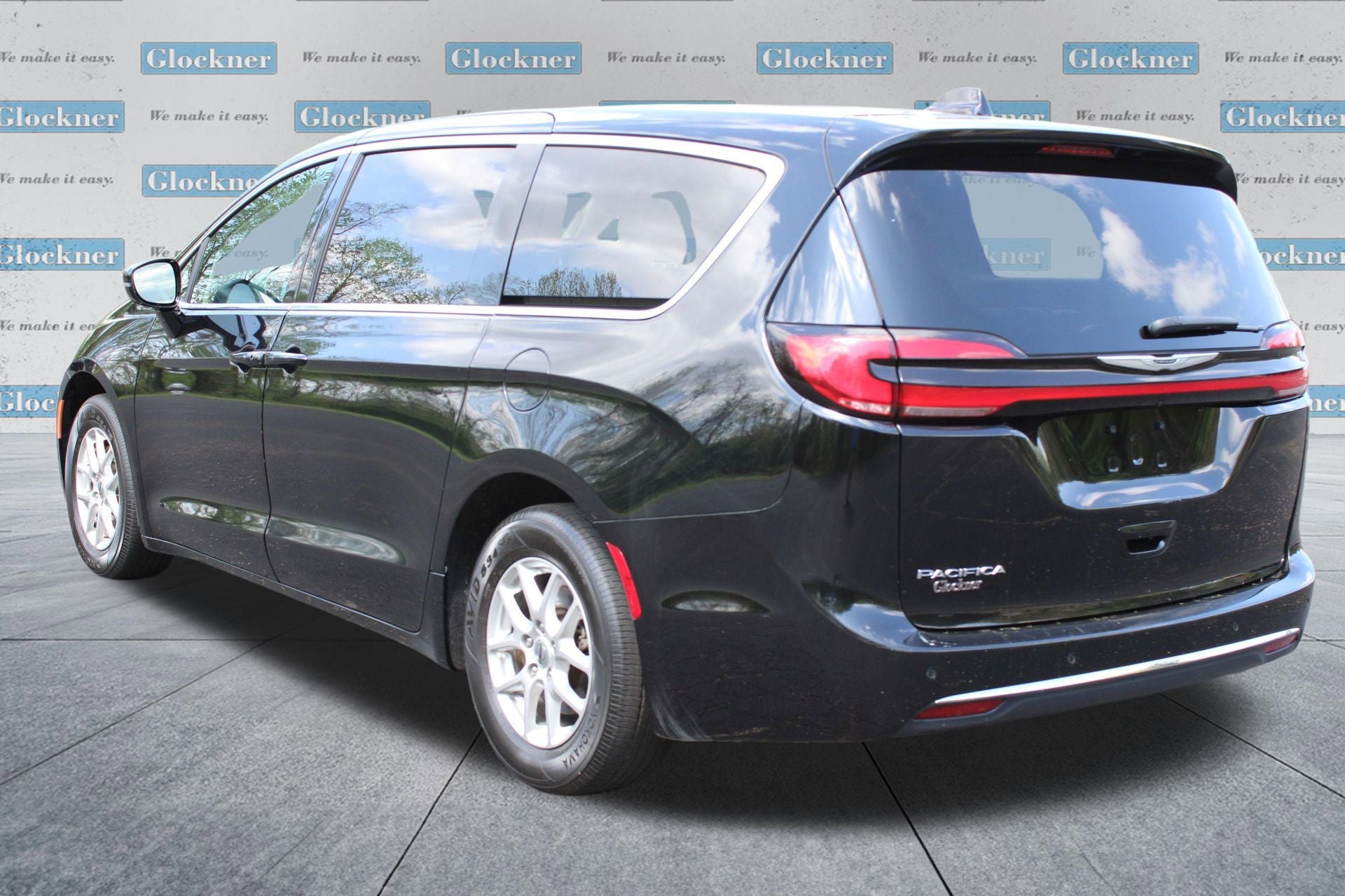 Used 2024 Chrysler Pacifica Touring-L image 8
