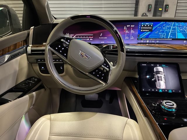 Certified 2025 Cadillac Escalade ESV Sport Platinum w/ LPO, Floor Liner Package AWD/4WD image 13