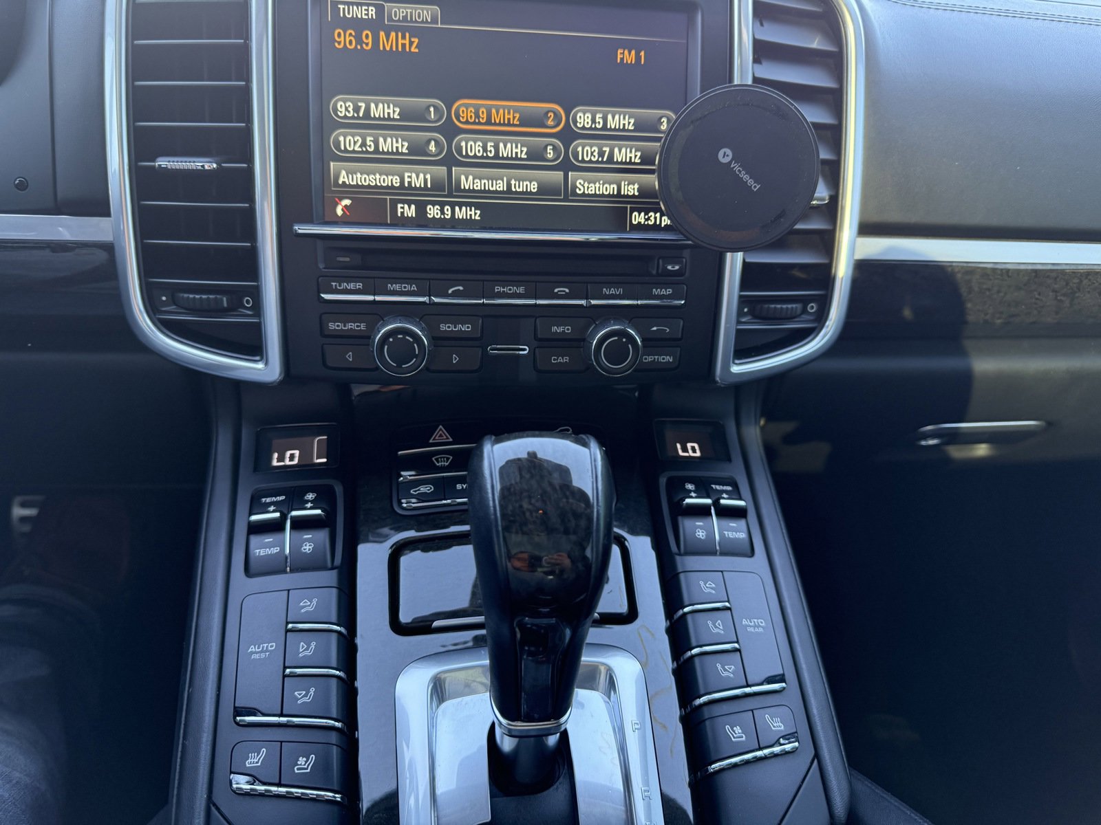 Used 2016 Porsche Cayenne Turbo S image 22