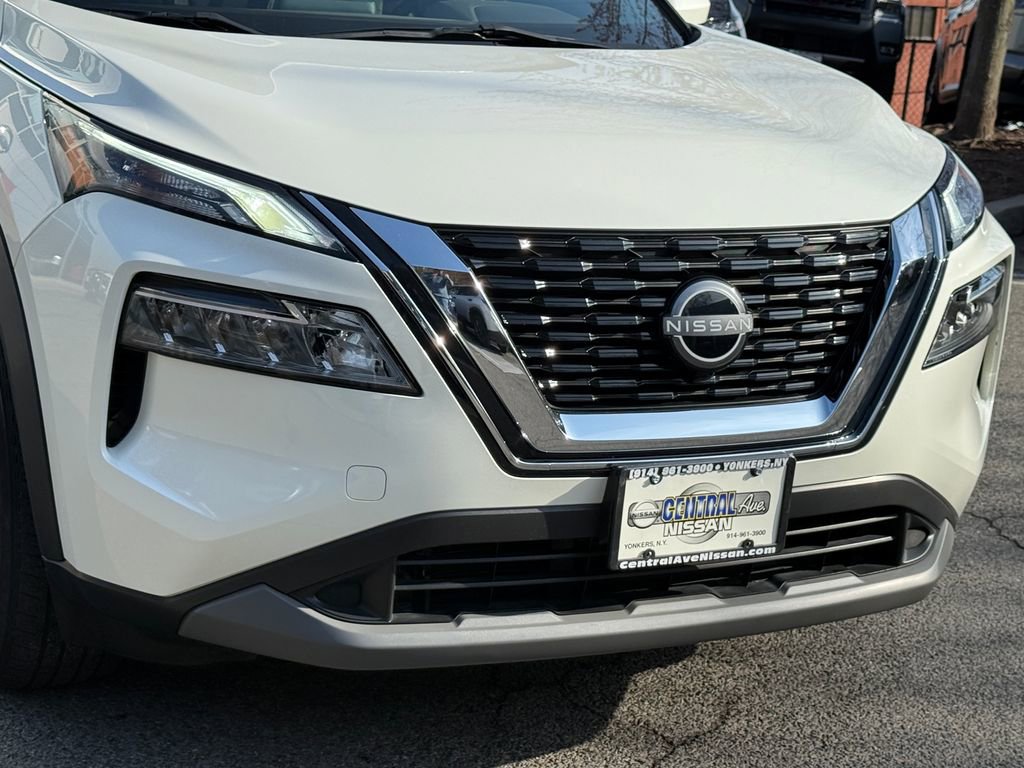 Used 2023 Nissan Rogue SV AWD/4WD image 8