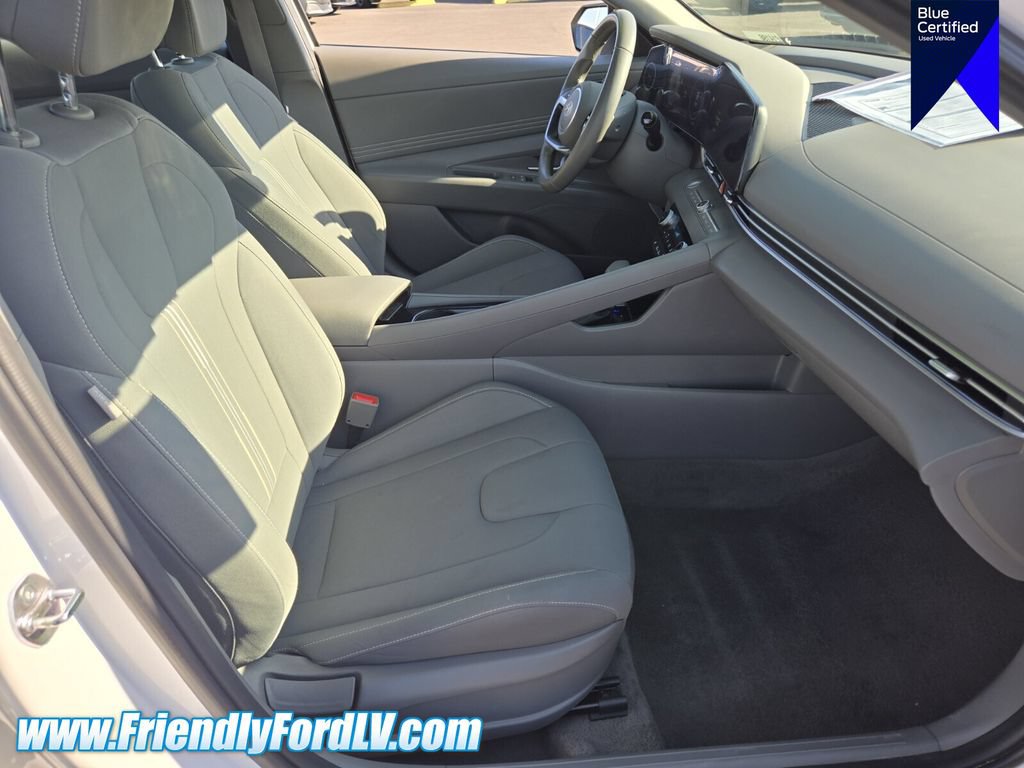 Used 2025 Hyundai Elantra SEL FWD image 20