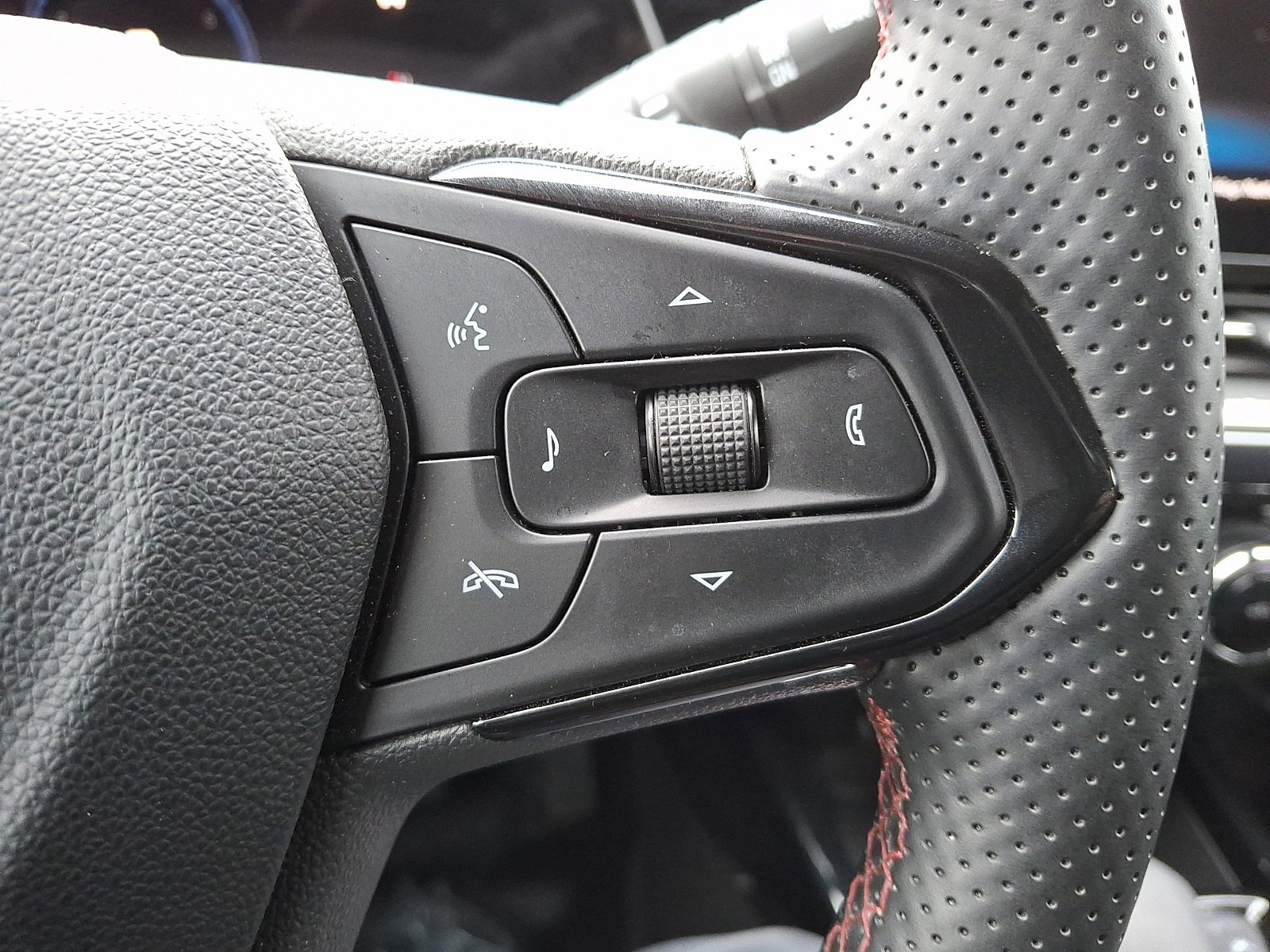 Used 2024 Chevrolet Trax RS w/ Driver Confidence Package image 22