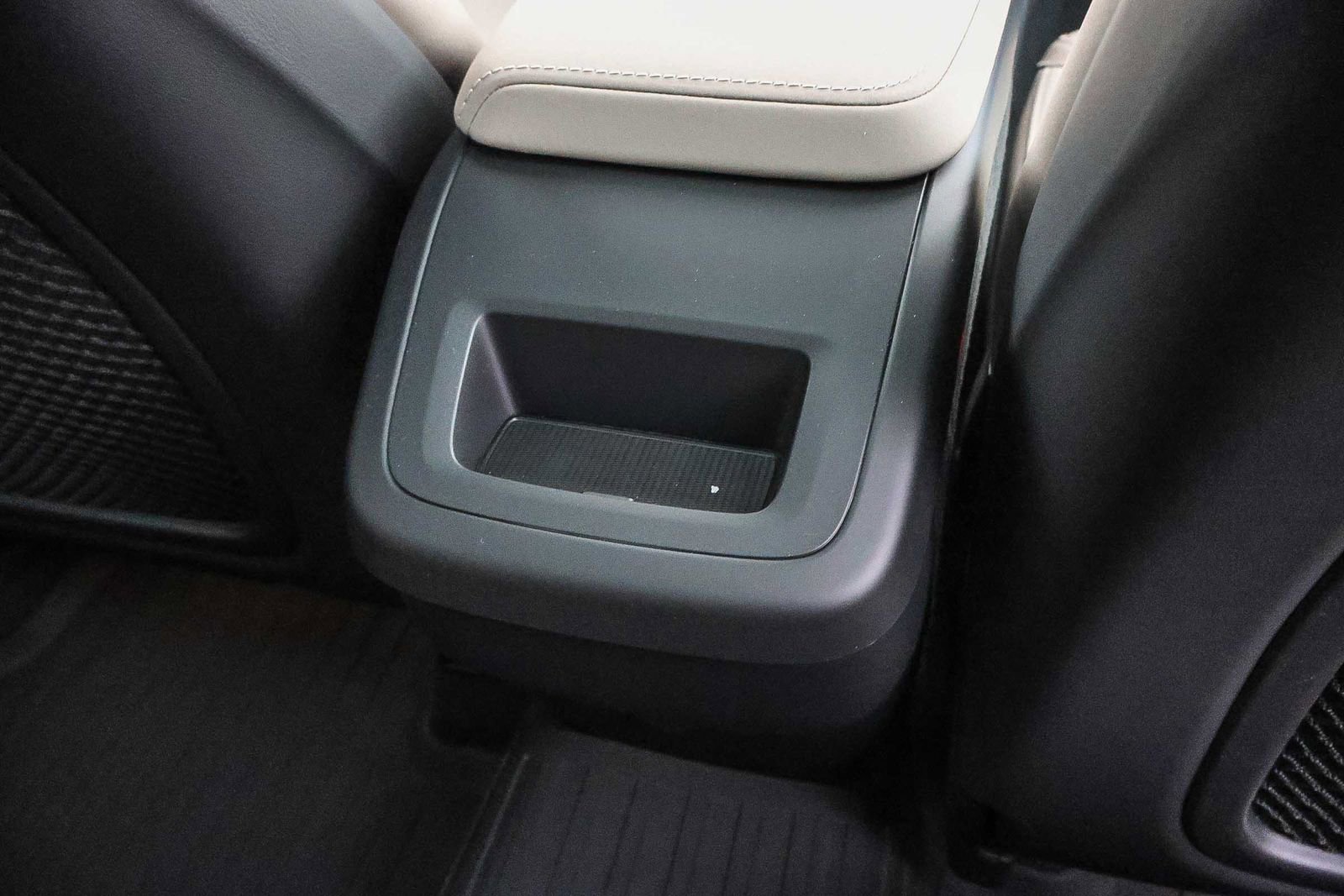 New 2026 Volvo XC60 B5 Plus w/ Climate Package PRO image 22