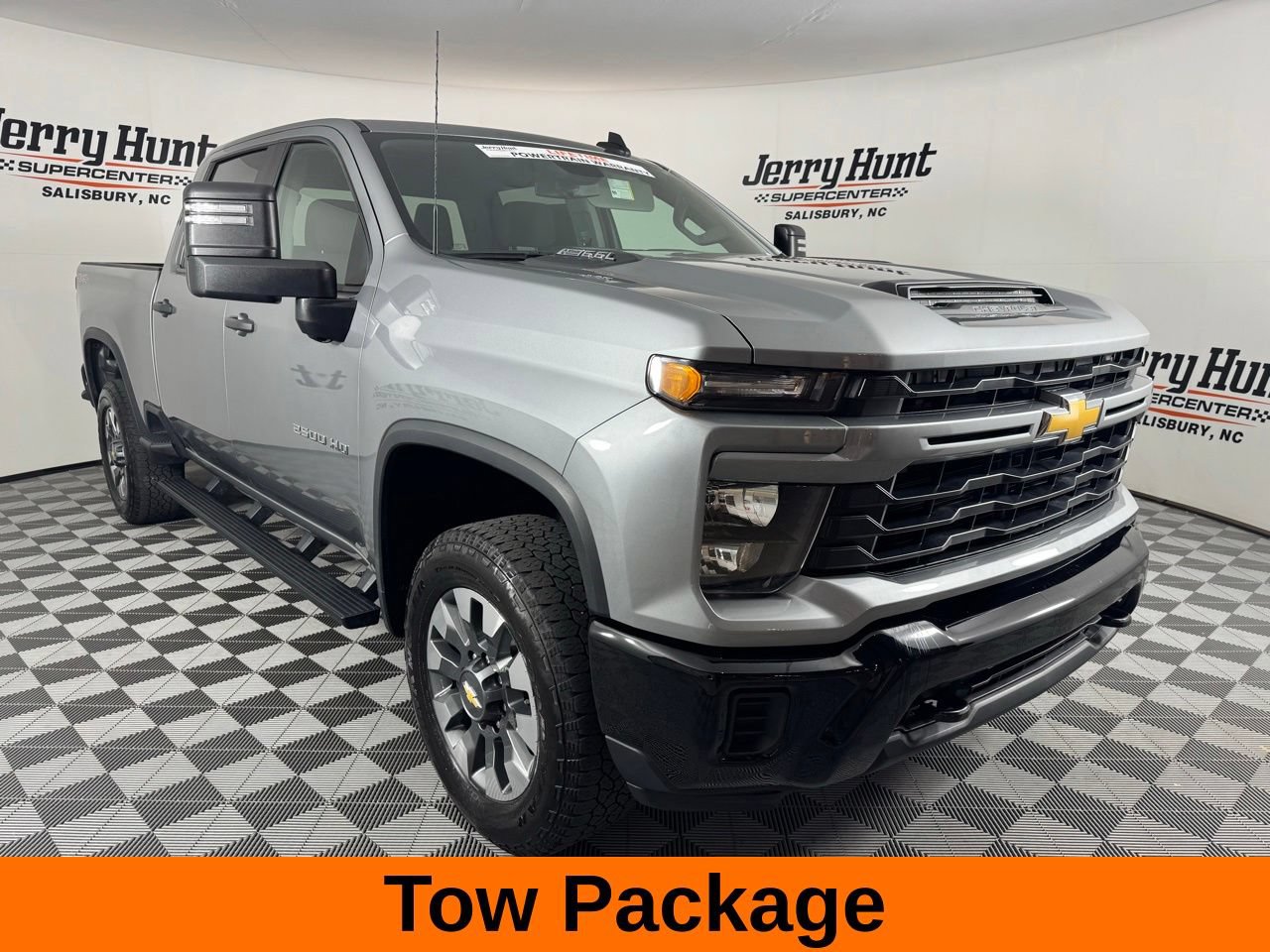 Used 2024 Chevrolet Silverado 2500 Custom AWD/4WD image 6