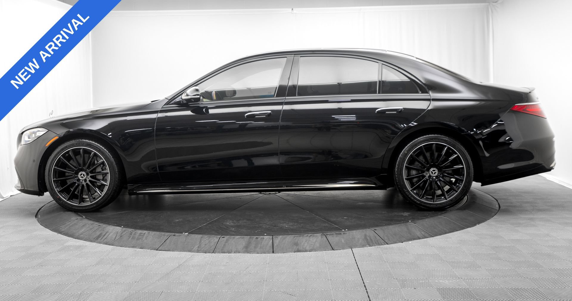 Used 2023 Mercedes-Benz S 500 4MATIC image 4