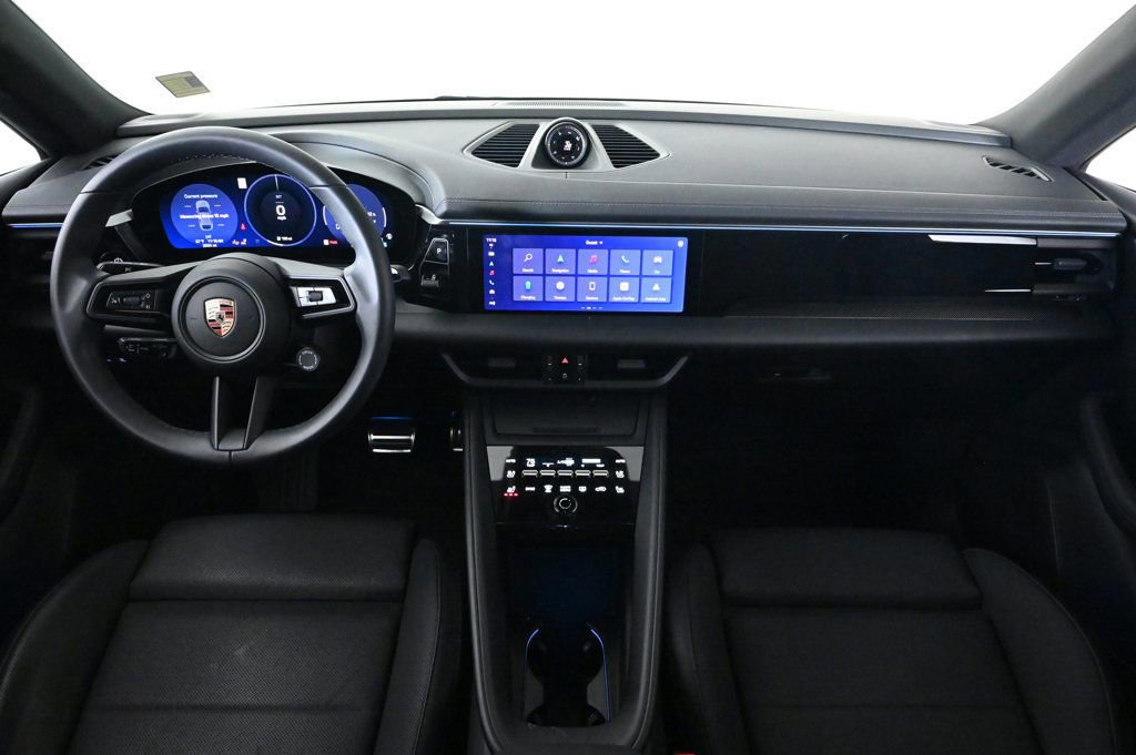 Certified 2025 Porsche Macan Electric image 11
