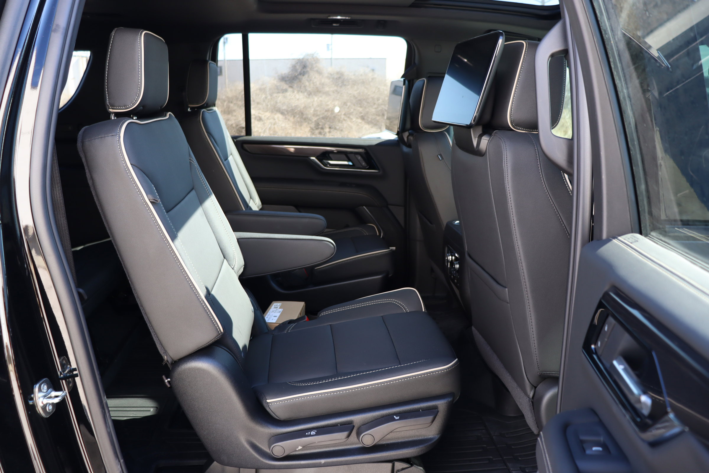 New 2026 GMC Yukon XL Elevation w/ Elevation Premium Package AWD/4WD image 31