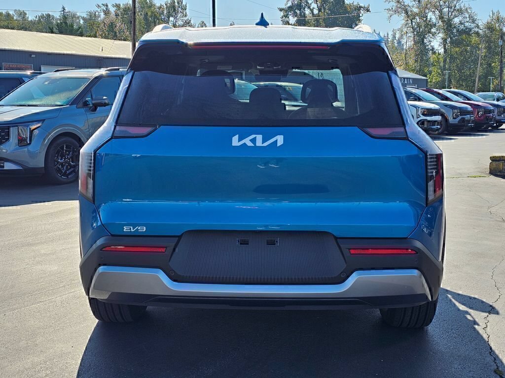 New 2026 Kia EV9 Wind AWD/4WD image 4