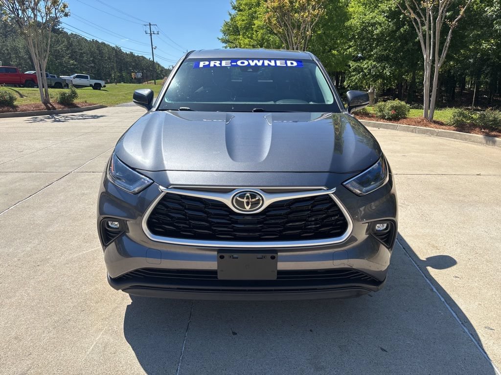 Used 2021 Toyota Highlander LE FWD image 2