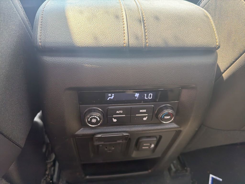 Used 2023 Chevrolet Traverse High Country FWD image 14