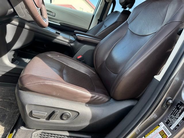 Used 2021 Toyota Sienna Platinum image 5