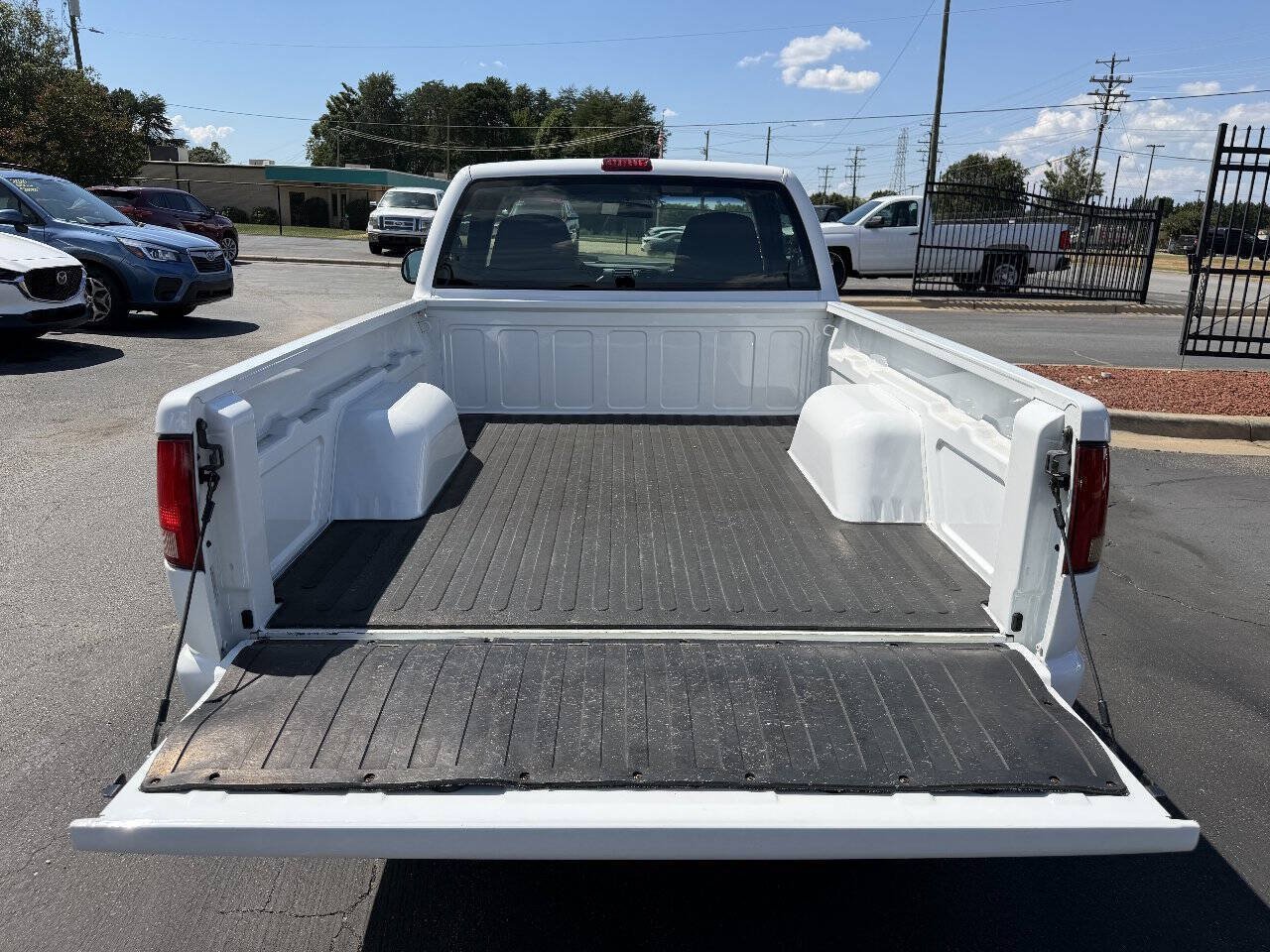 Used 2003 GMC Sonoma SL w/ Convenience Package RWD image 9
