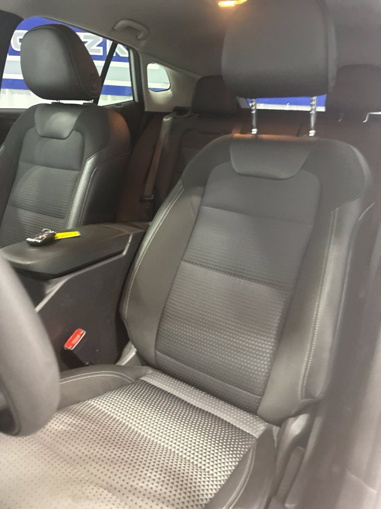 Used 2025 Chevrolet Trax LT FWD image 13
