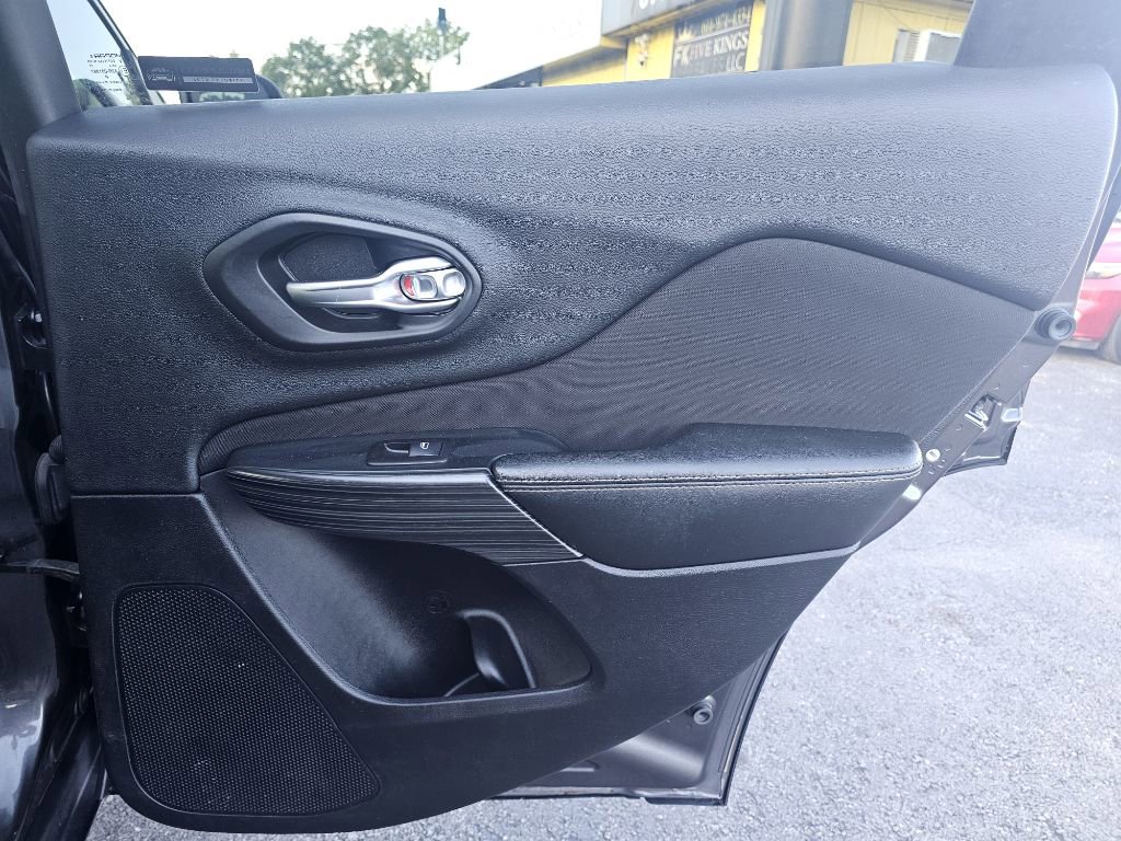 Used 2016 Jeep Cherokee Latitude w/ Safety/Convenience Group image 47