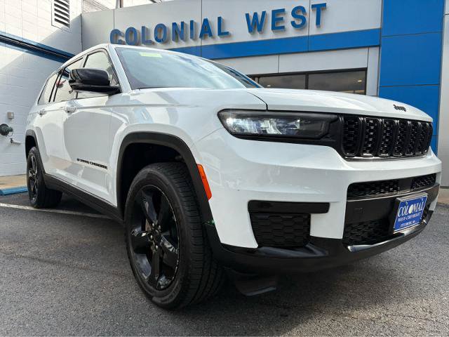 Used 2023 Jeep Grand Cherokee L Altitude AWD/4WD image 3