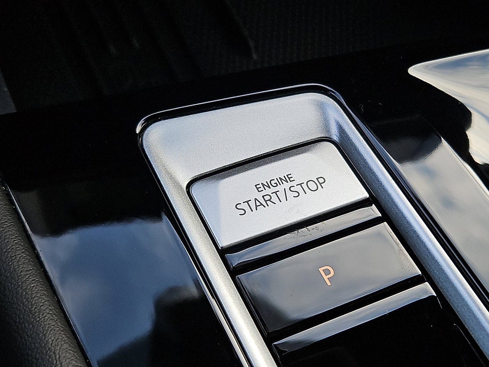 Used 2025 Volkswagen Atlas Cross Sport SE image 23