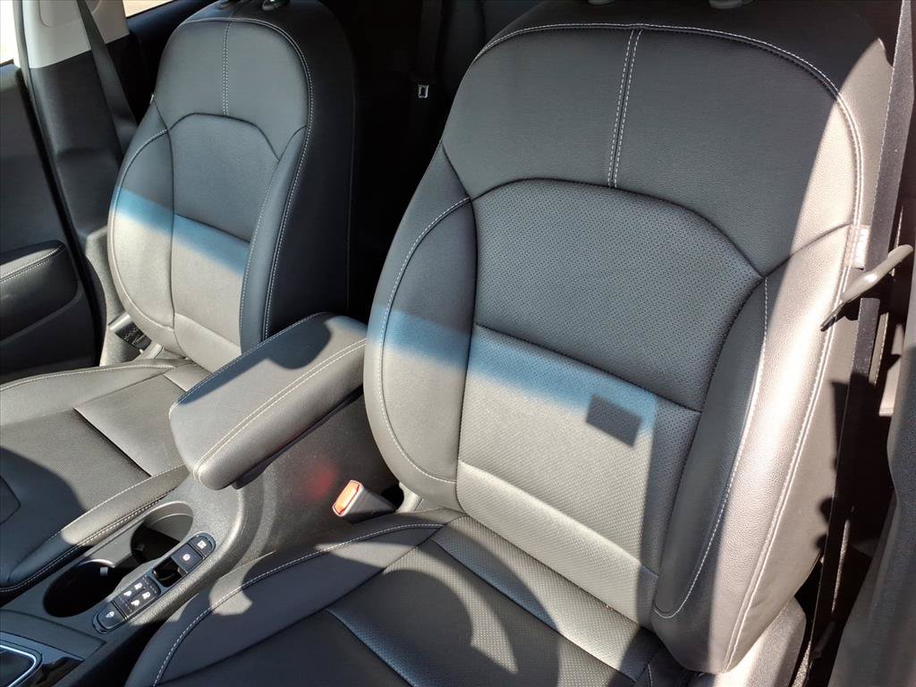 Used 2020 Kia Niro EX Premium FWD image 17