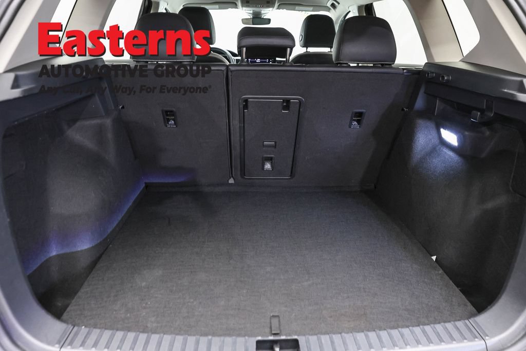 Used 2025 Volkswagen Taos SE AWD/4WD image 10