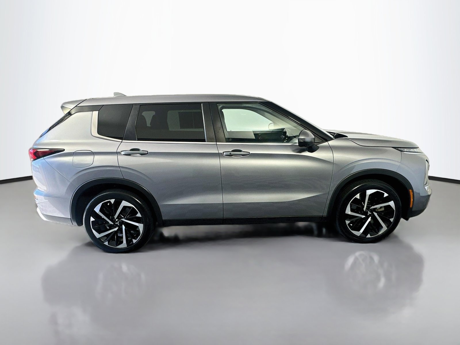 Used 2022 Mitsubishi Outlander SE AWD/4WD image 8