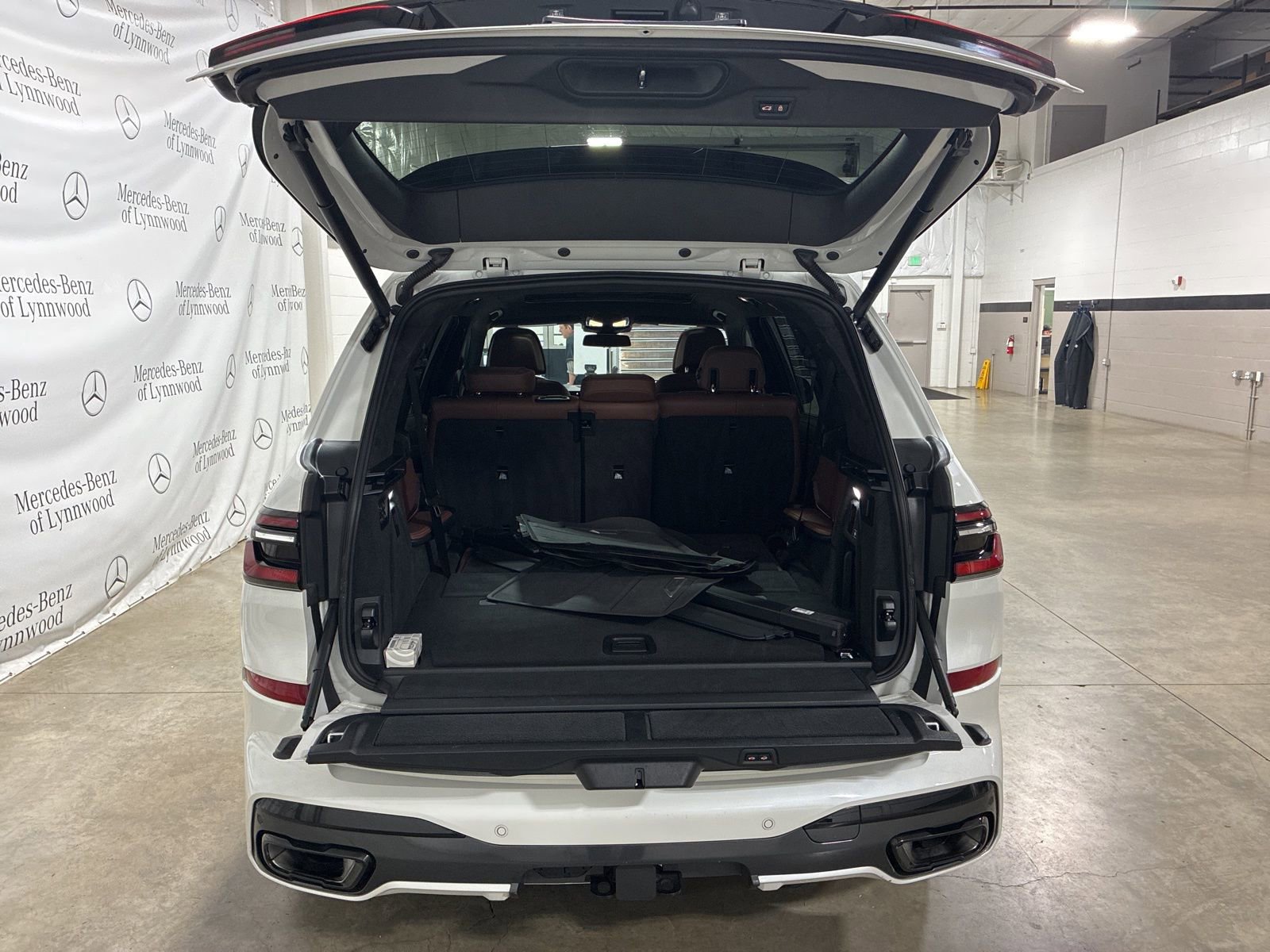 Used 2023 BMW X7 xDrive40i w/ M Sport Package image 34