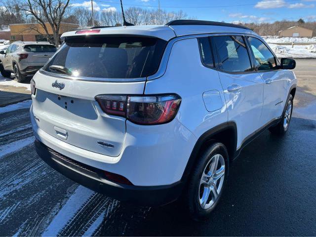 Used 2024 Jeep Compass Latitude AWD/4WD image 11