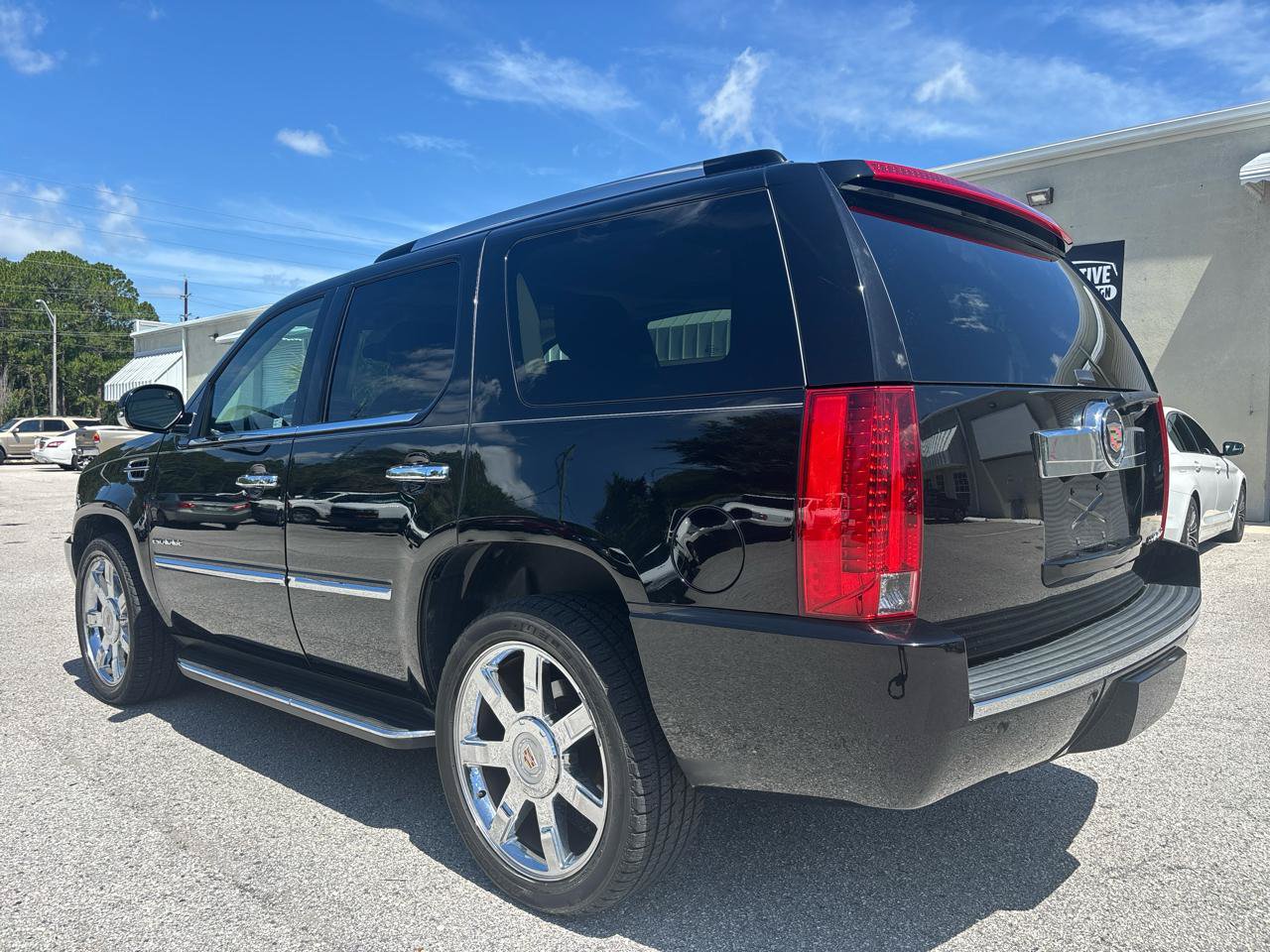 Used 2014 Cadillac Escalade Luxury AWD/4WD image 7
