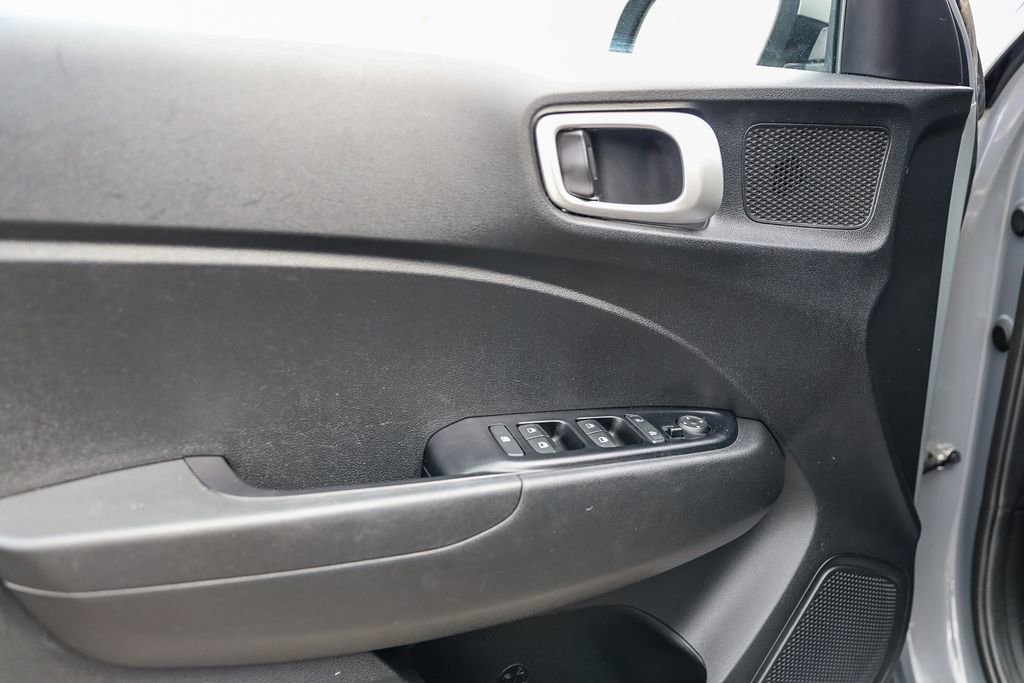 Used 2020 Hyundai Venue SEL FWD image 20