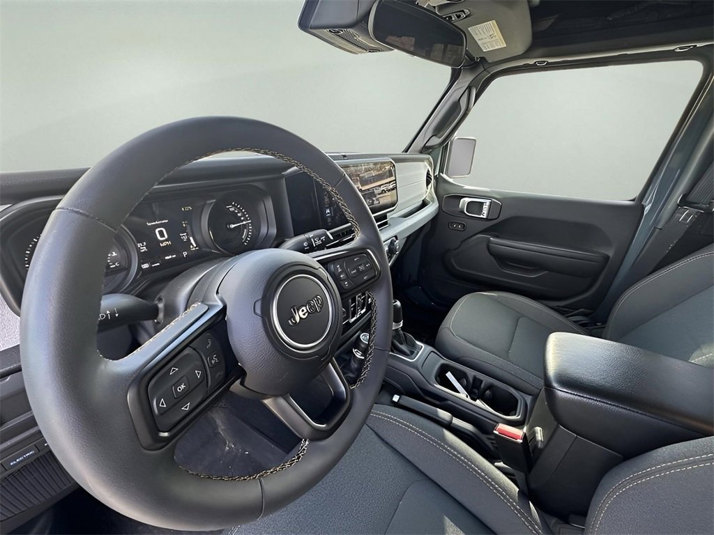 Used 2024 Jeep Wrangler Unlimited w/ Convenience Group image 11