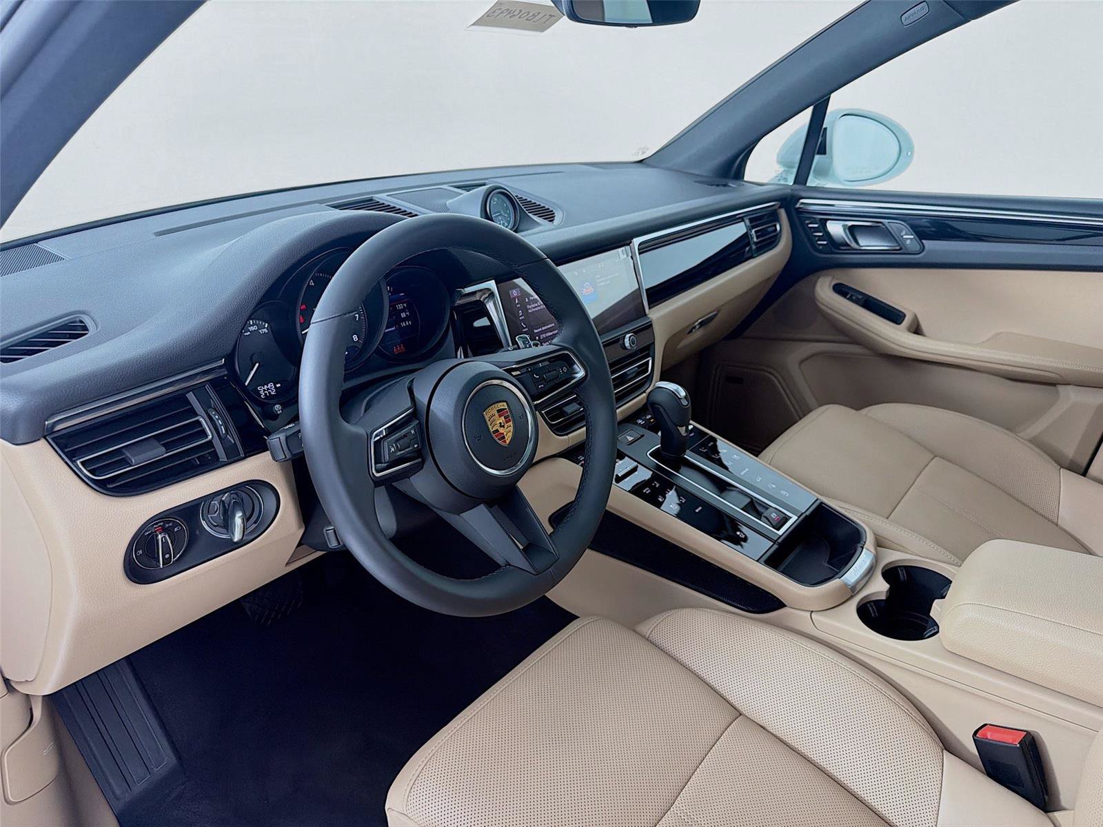 Certified 2026 Porsche Macan Turbo AWD/4WD image 4