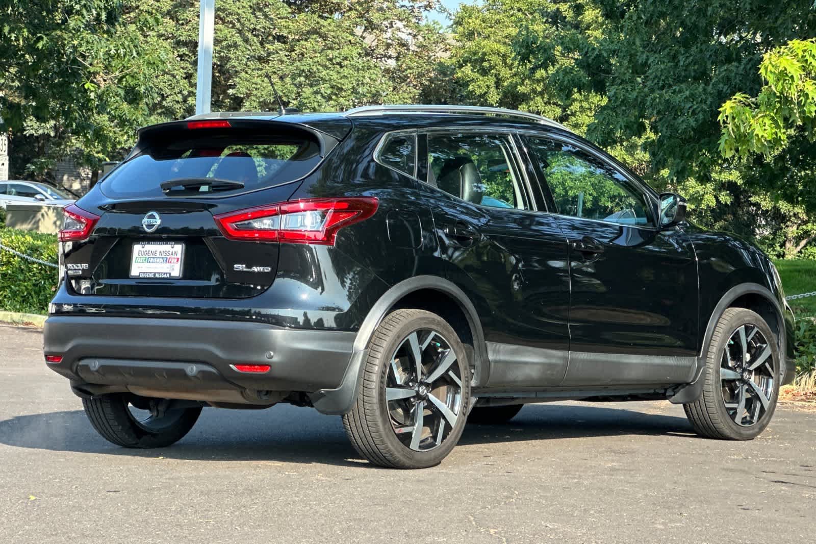 Used 2020 Nissan Rogue Sport SL AWD/4WD image 2
