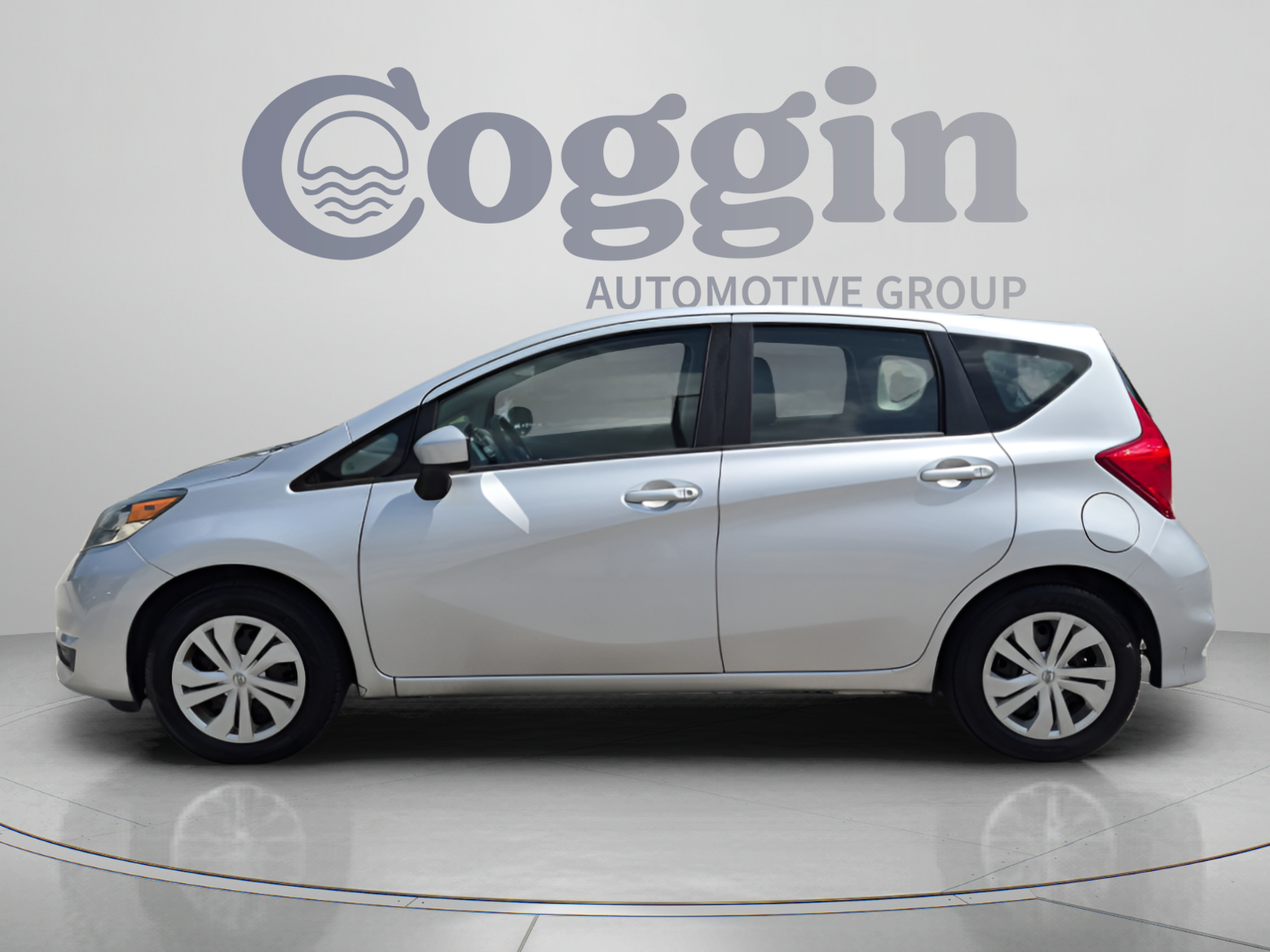 Used 2017 Nissan Versa Note SV FWD image 3