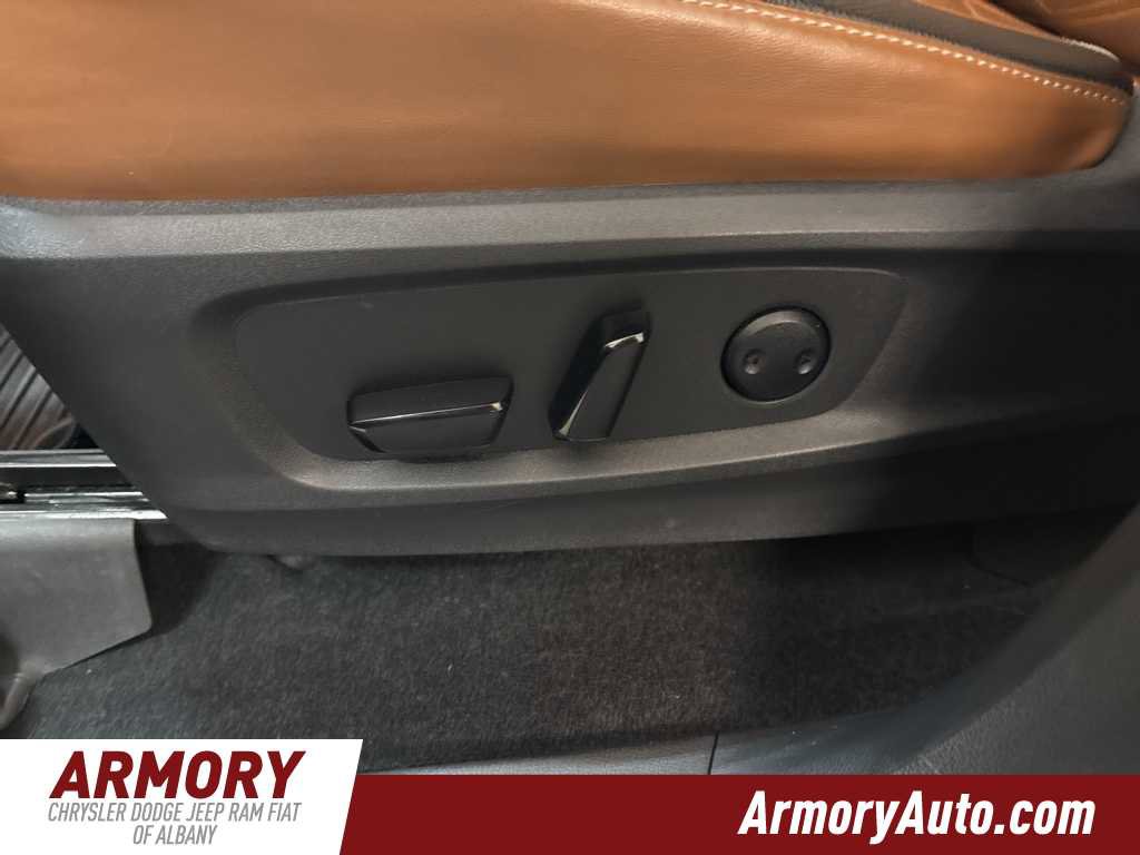 Used 2022 Nissan Pathfinder Platinum w/ Cargo Package image 13