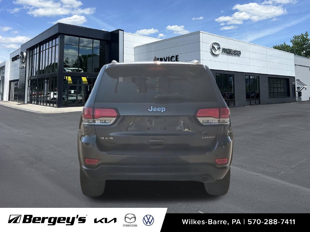 Used 2020 Jeep Grand Cherokee Laredo w/ Security & Convenience Group AWD/4WD image 17