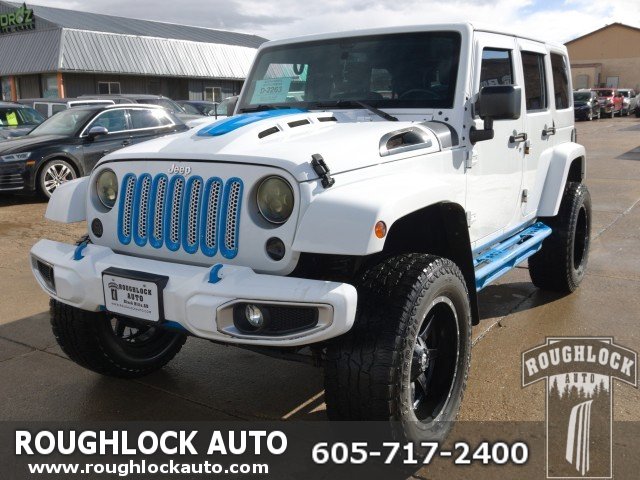Used 2016 Jeep Wrangler Unlimited Sahara w/ Max Tow Package AWD/4WD image 1