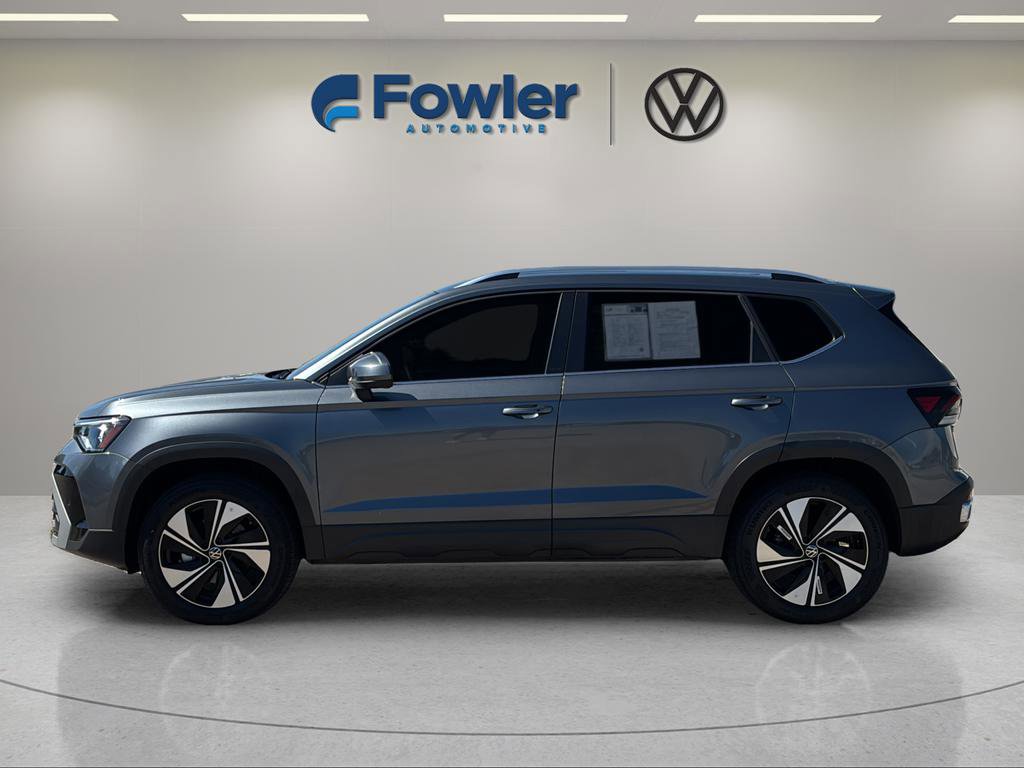 Used 2025 Volkswagen Taos SE AWD/4WD image 4
