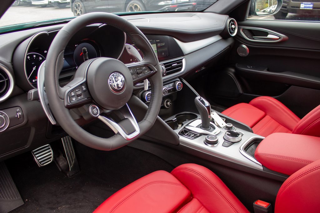 New 2025 Alfa Romeo Giulia AWD image 11