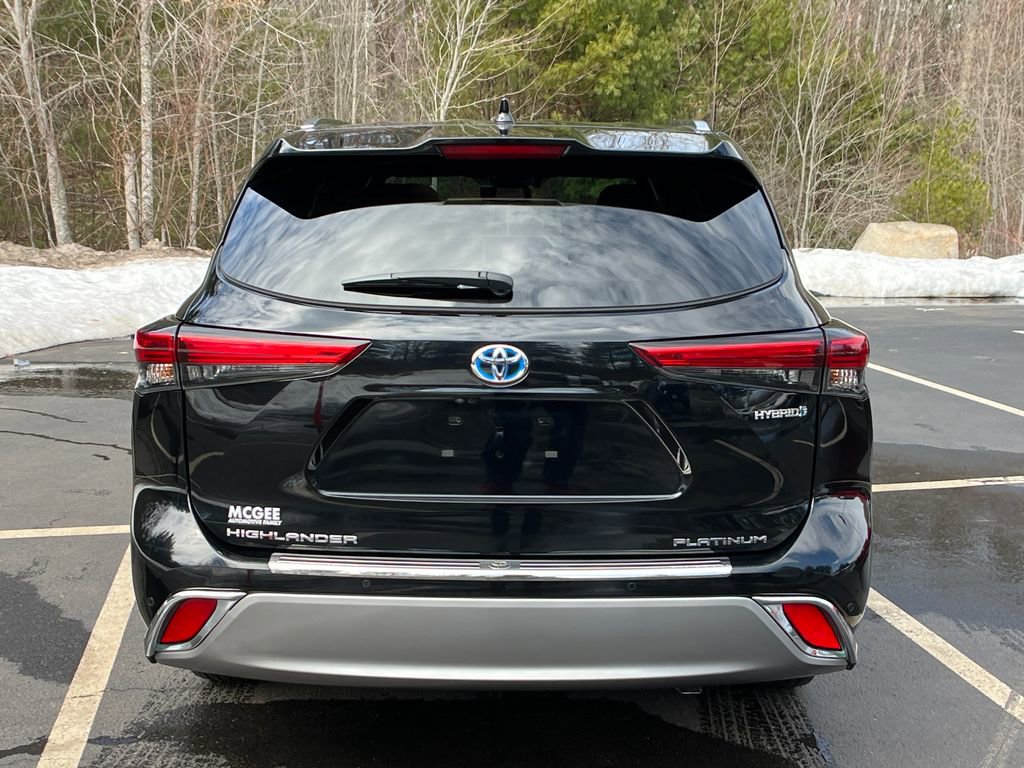 Used 2023 Toyota Highlander Platinum image 4