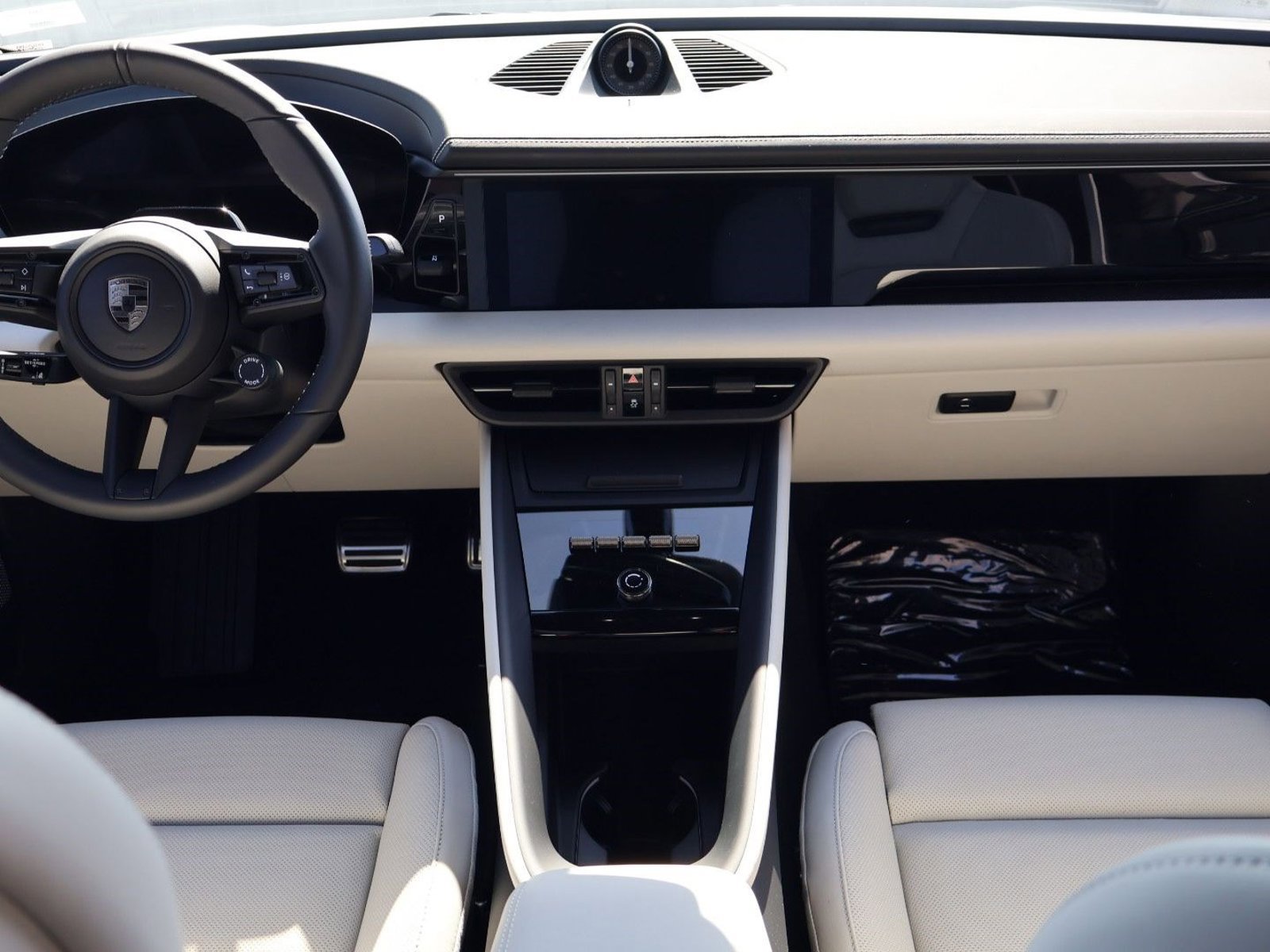 New 2026 Porsche Macan Turbo Electric image 20