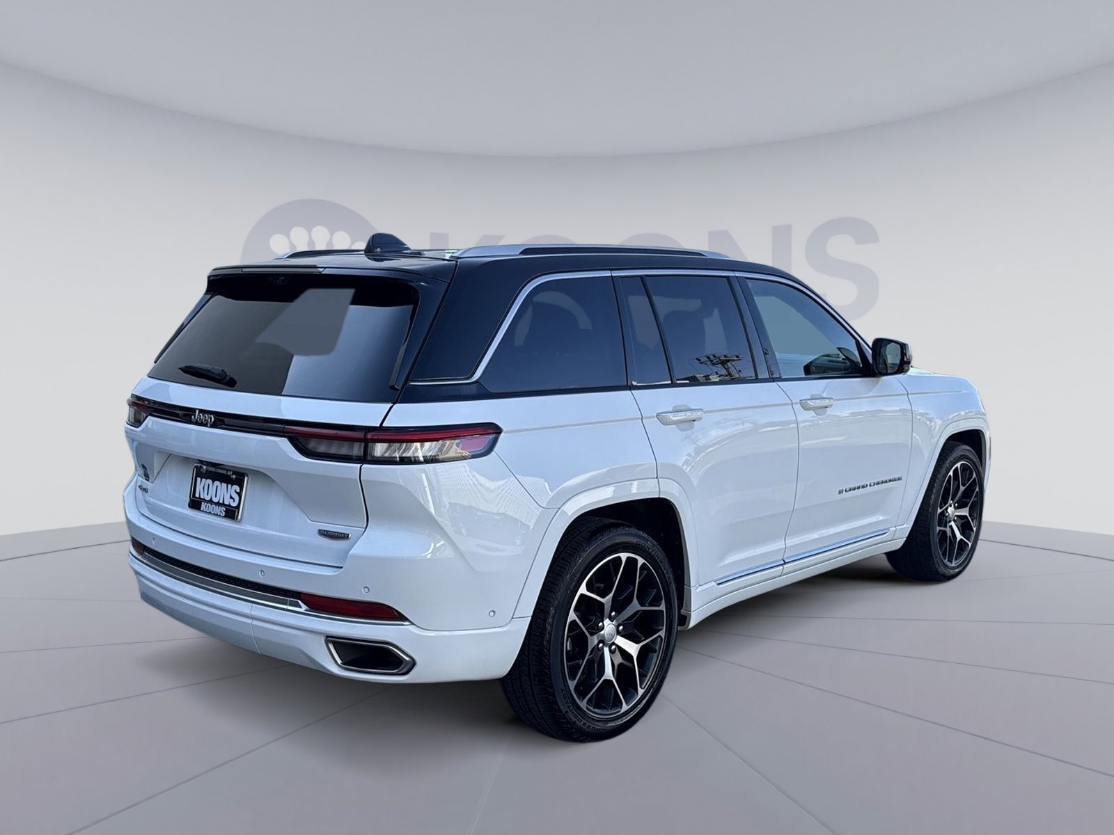 Used 2023 Jeep Grand Cherokee Summit image 7