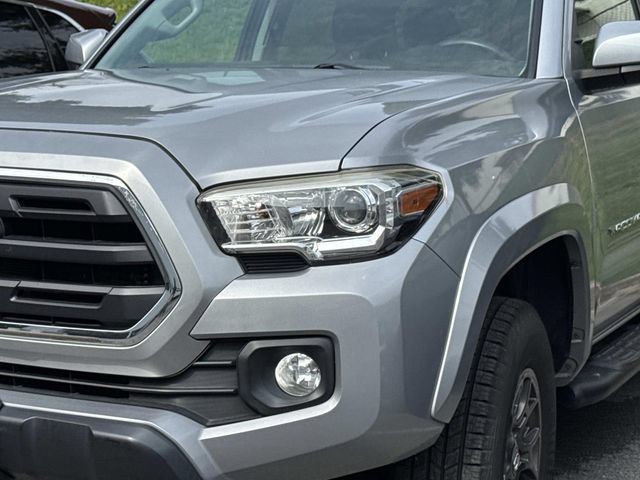 Used 2018 Toyota Tacoma SR5 w/ Four Season Floor Mat Package AWD/4WD image 4